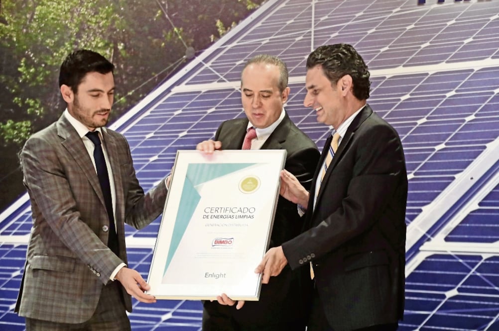 Luego de recibir el primer certificado de energía limpia para generación distribuida, Grupo Bimbo analiza incrementar sus techos con paneles solares en México, pues actualmente 85% de sus operaciones se abastecen de fuentes renovables. (ALEJANDRA LEYVA. )