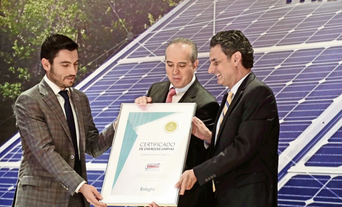 Luego de recibir el primer certificado de energía limpia para generación distribuida, Grupo Bimbo analiza incrementar sus techos con paneles solares en México, pues actualmente 85% de sus operaciones se abastecen de fuentes renovables. (ALEJANDRA LEYVA. )