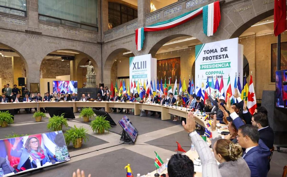 El dirigente nacional del PRI, Alejandro Moreno, durante la toma de protesta la presidencia de la Comisión Permanente de Partidos Políticos de América Latina y el Caribe (Copppal). Foto: X @alitomorenoc