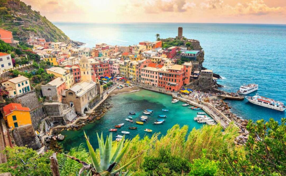 Actualmente se debate sobre cerrar algunas rutas turísticas para cuidar el medio ambiente en Cinque Terre. (Foto: iStock)