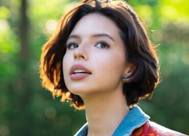 Ángela Aguilar se luce en bra de animal print y maxi falda blanca