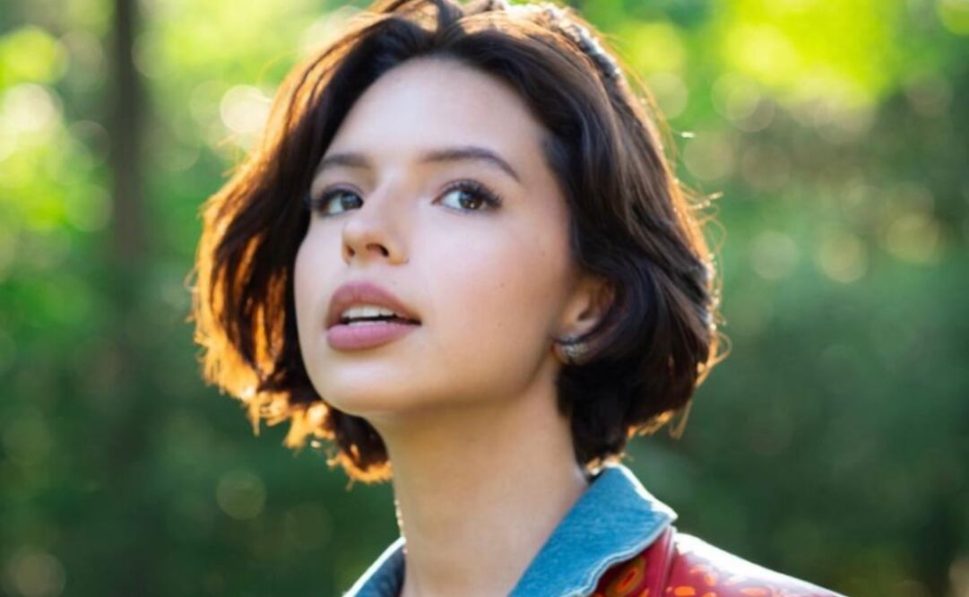 Ángela Aguilar, con 19 años cumplidos, se mostró relajada luciéndose en bra de animal print y maxi falda. Foto: Instagram @angela_aguilar_