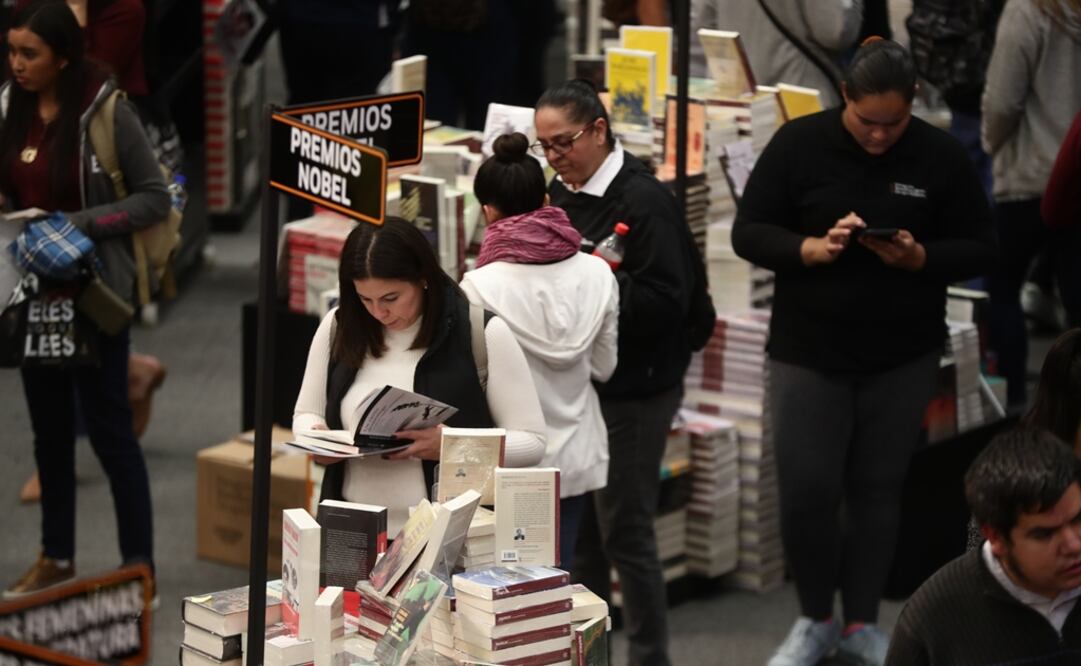 La edición 32 de la Feria Internacional del Libro de Guadalajara reúne a miles de lectores. Foto: Alejandra Leyva / EL UNIVERSAL