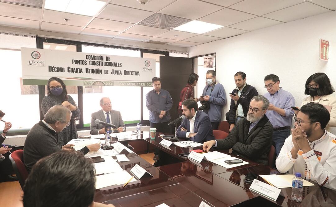 La Mesa Directiva de la Comisión de Puntos Constitucionales aprobó constituirse en reunión permanente. Foto: ESPECIAL