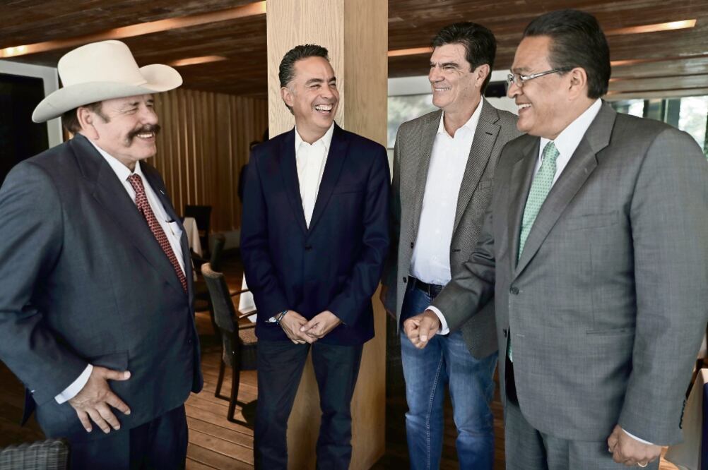 Los integrantes del frente opositor “Por un Coahuila Digno”, Armando Guadiana (Morena), Guillermo Anaya (PAN), Ángel Pérez (PT) y de Javier Guerrero (independiente) arribaron ayer a la capital para pedir anular los comicios (ALEJANDRA LEYVA. EL UNIVERSAL)