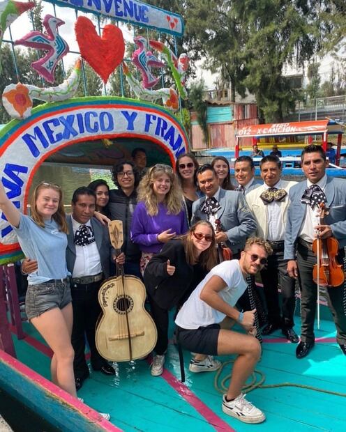 Tour festejo en las trajineras de Xochimilco. Foto: Las Flores Nativitas Xochimilco