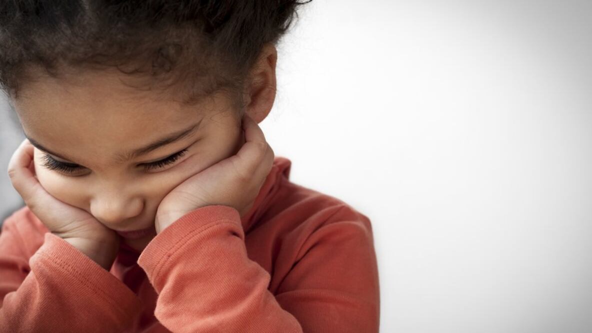 Sin darnos cuenta, todos nos tocamos la cara numerosas veces al día. Foto: Getty Images vía BBC