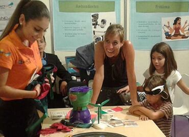 Diadema eléctrica ayuda a mover objetos con la mente