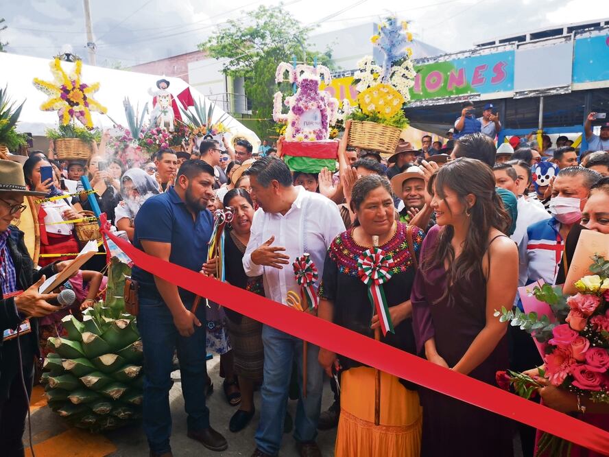 Inauguran la segunda edición de la Gran Fiesta del Mezcal en Matatlán, finalizará el 29 de julio; un producto 100% artesanal que degustan los visitantes. Foto: Arlen Pimentel | El Universal