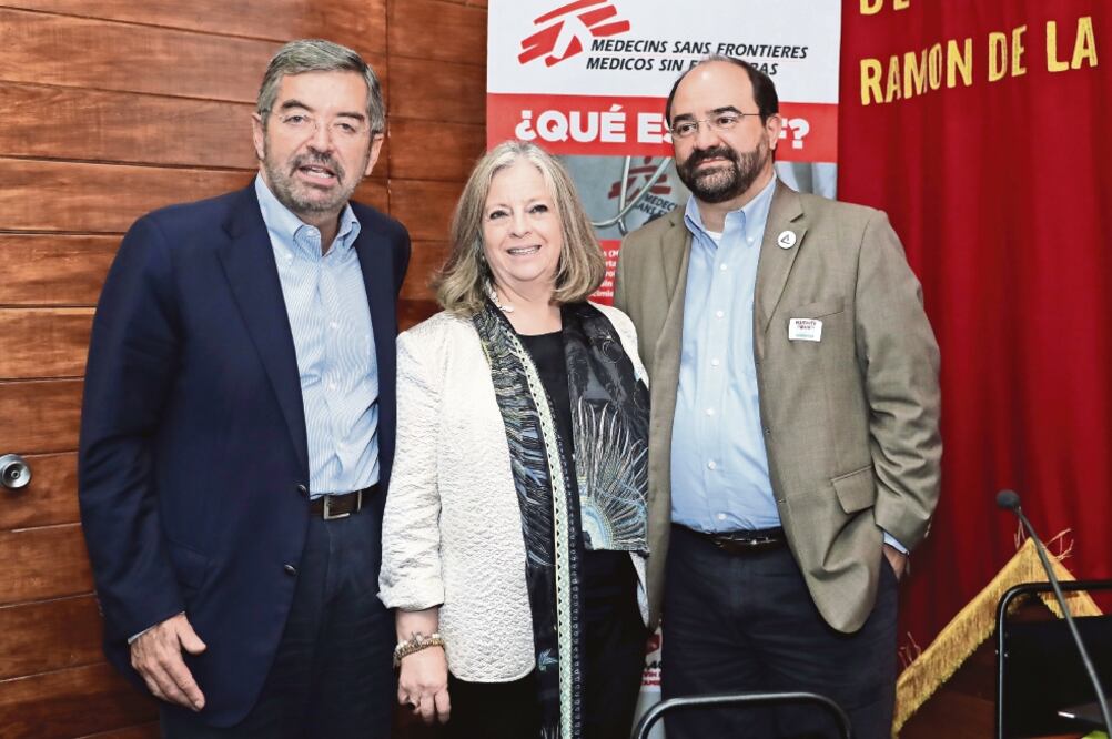 Juan Ramón de la Fuente, ex rector de la UNAM; María Elena Medina Mora, directora del Instituto Nacional de Psiquiatría, y Emilio Álvarez Icaza, experto en derechos humanos, participaron en el foro “Hablemos de las heridas”. (LUCÍA GODINEZ. EL UNIVERSAL)