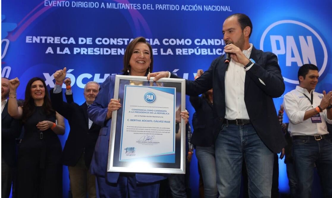 El Comité Ejecutivo Nacional del PAN entregó a Xóchitl Gálvez la constancia como candidata a Presidenta de la República. Foto: especial
