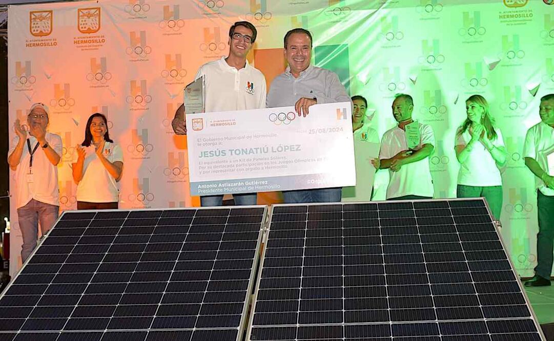 “Nos sentimos profundamente orgullosos del talento deportivo que tenemos”, expresó el Presidente Municipal, al entregar un reconocimiento a los deportistas hermosillenses. Foto: Especial