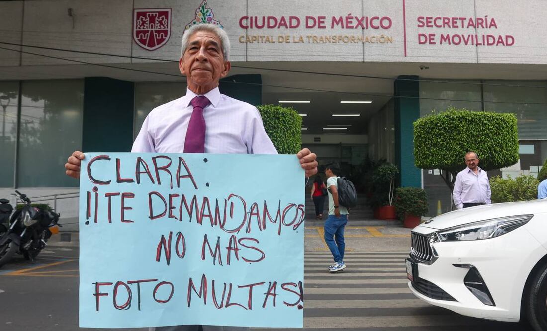 Taxistas se reúnen con Semovi por inconformidades con fotomultas (10/06/2025). Foto: Axel Sánchez / EL UNIVERSAL
