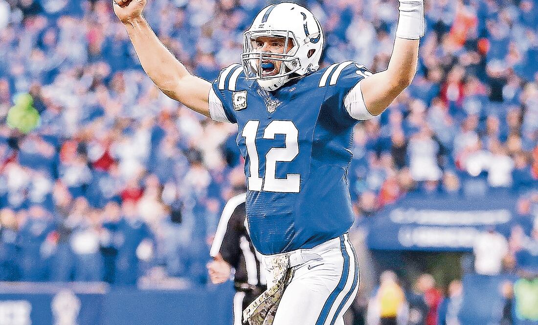 Andrew Luck festeja la anotación de Jack Doyle en la primera mitad (AJ MAST. AP)