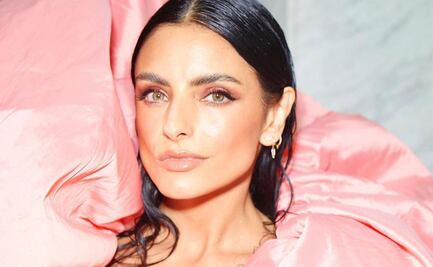 Aislinn Derbez deslumbra con minivestido de lentejuelas en Milán