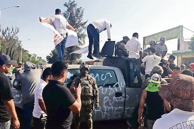 Manifestantes agreden a marinos; hacen pintas del Cártel Jalisco