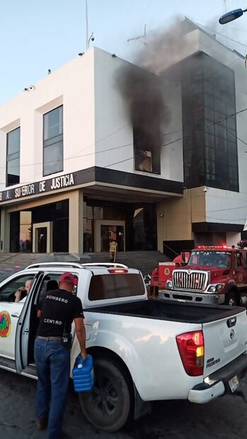 Se registra incendio en el Tribunal Superior de Justicia de Tabasco