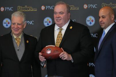 Mike McCarthy derrama lágrimas durante su presentación como nuevo entrenador de Steelers