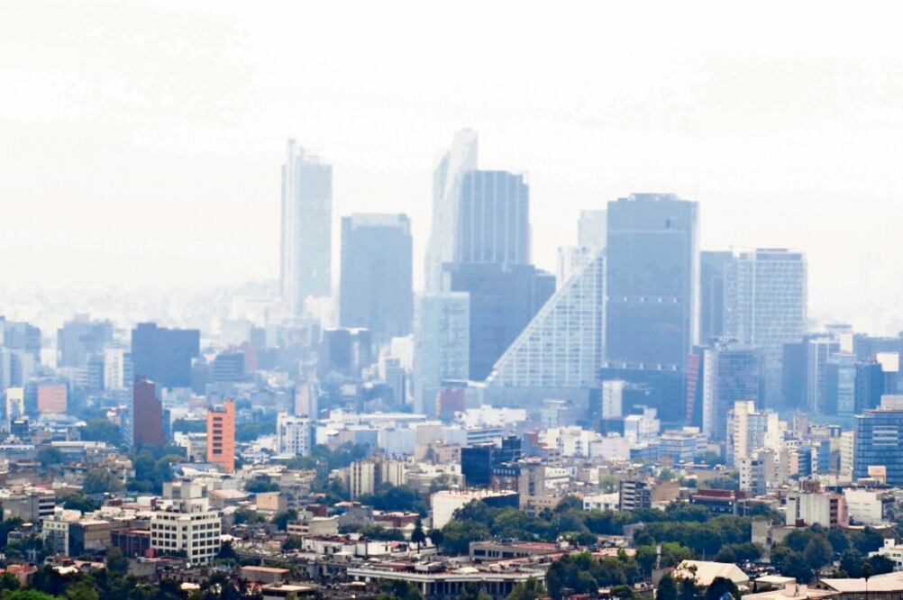 Ciudad de México La presencia de partículas en la ciudad, más la ingesta de bebidas azucaradas ocasionan alteraciones en el cuerpo (ARCHIVO. EL UNIVERSAL)