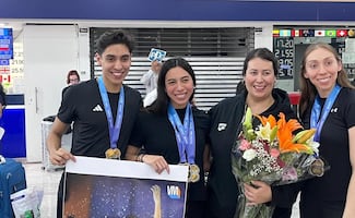 Selección mexicana de natación artística llega al país tras conquistar Chile