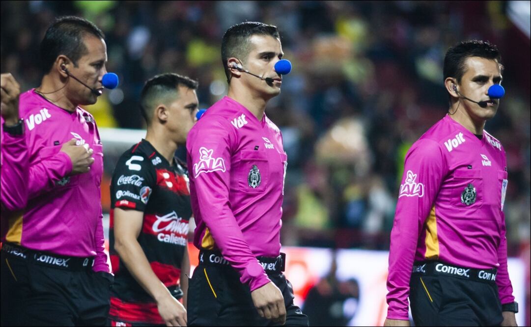 Árbitros inútiles y títeres del VAR