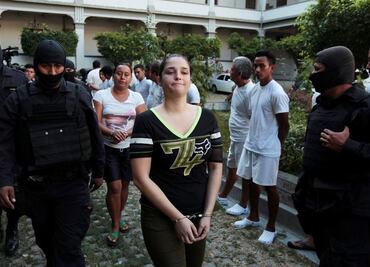 Detienen a presentadora en El Salvador por nexos con cárteles mexicanos