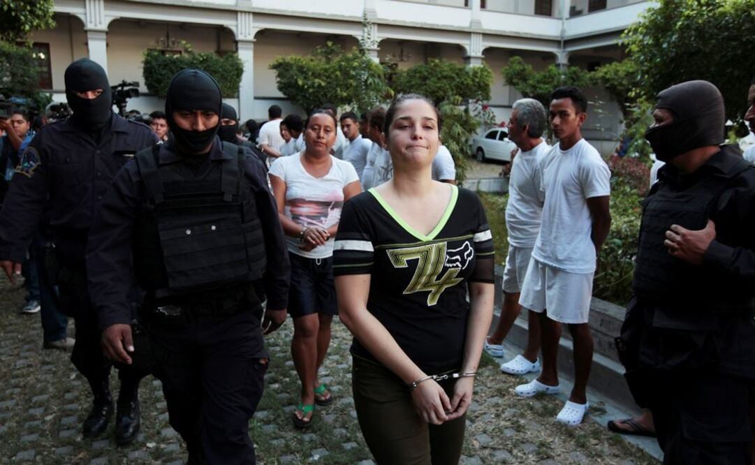 Pamela Posada durante el arresto. FOTO: EFE