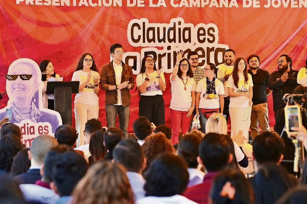 Jóvenes presentaron la campaña “Claudia es la primera”, con la cual acudirán a plazas públicas y universidades en el país. Foto: Berenice Fregoso | El Universal