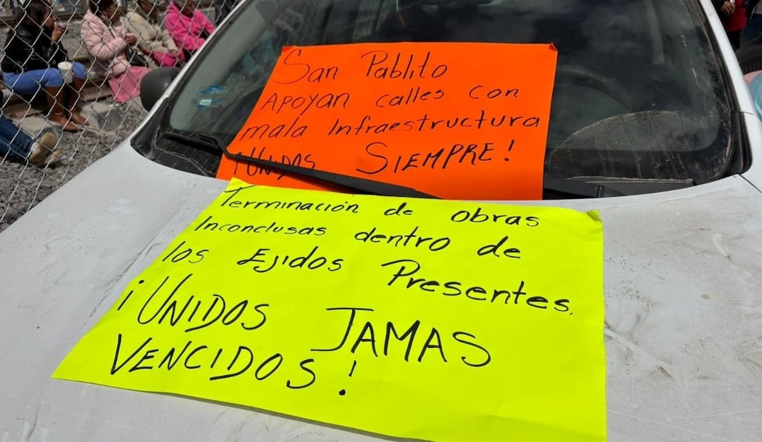 Ejidatarios bloquean vialidad en Edomex; exigen pagos y cambio de nombre de estaciones. Foto: Arturo Contreras