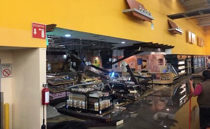 Se desploma techo de Walmart en Ecatepec por fuerte granizada