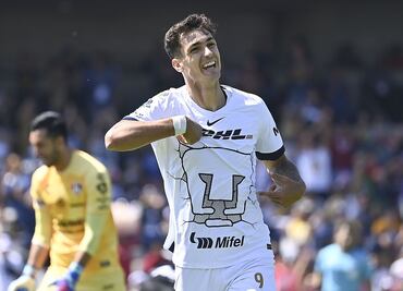 Juan Ignacio Dinenno se convierte en histórico goleador de Pumas