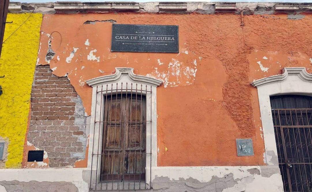 Fotografía de la casa y la placa donde nació el pintor Helguera. La imagen fue tomada por Heidi Ramírez Cisneros/Cortesía.