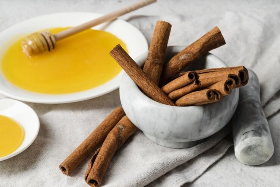 Té de miel y canela. Fuente: Freepik