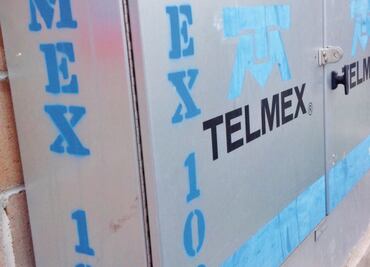 Utilidad neta de AMóvil cae 94.3% en el trimestre