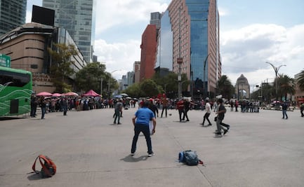 Normalistas de Ayotzinapa se unen a la manifestación de la CNTE; sigue aquí el minuto a minuto