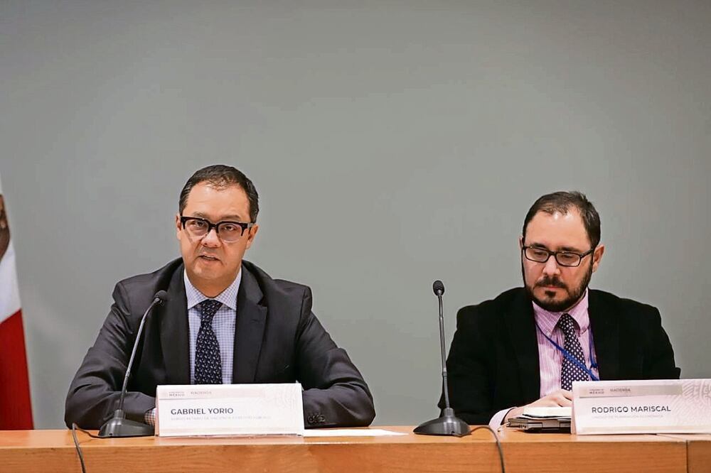 Gabriel Yorio González, subsecretario de Hacienda, y Rodrigo Mariscal, titular de la Unidad de Planeación Económica, durante la conferencia Foto: Especial