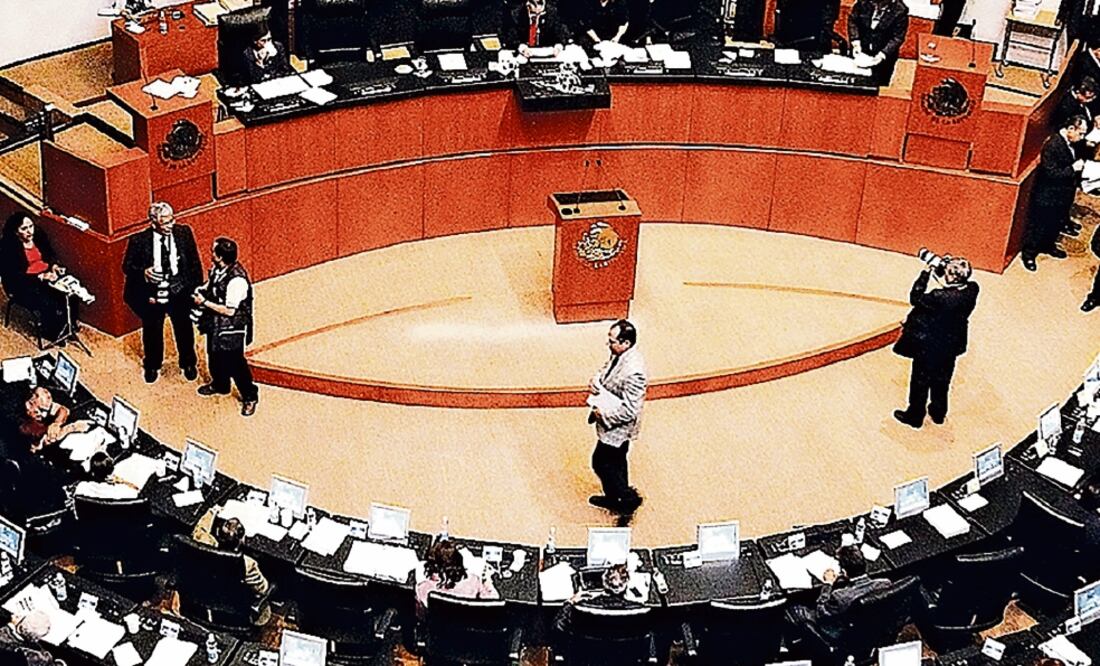 Durante la sesión ordinaria en el Senado de la Republica (NOTIMEX)