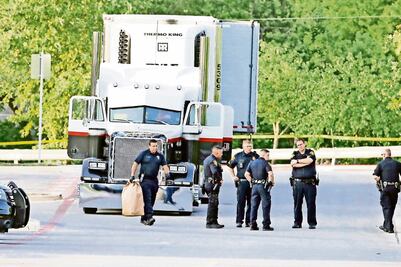 Polleros de cuello blanco  