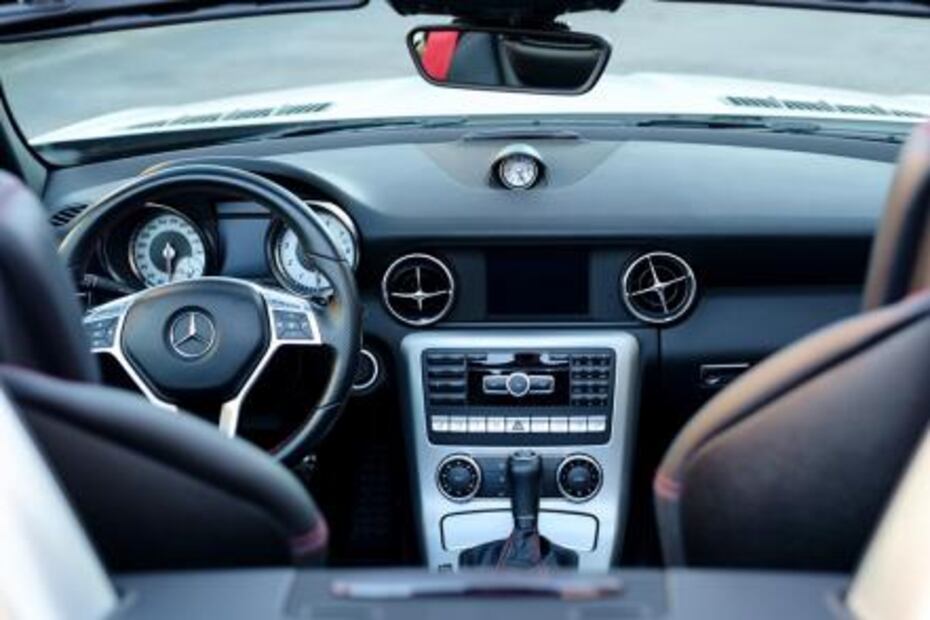 Aprende a manejar un auto estándar, principios básicos