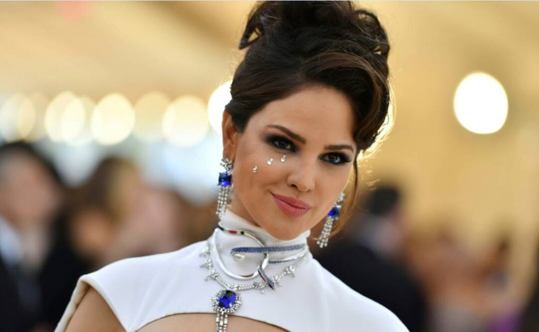 Eiza se lució en la Gala del Met Foto: AFP