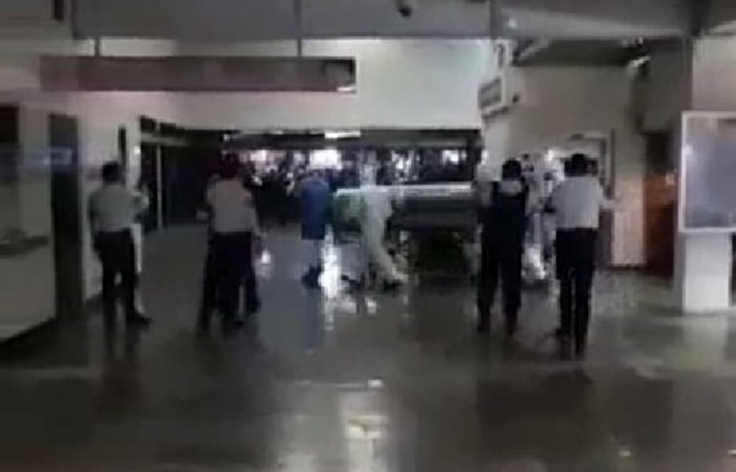 La gente de la estación Observatorio, de la línea 1 del metro, tuvo que ser evacuada y las instalaciones sanitizadas para evitar contagios. Foto: Tomada de video
