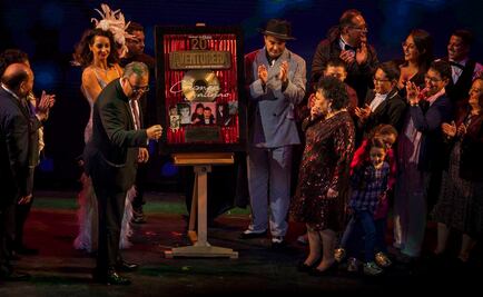 Carmen Salinas recibe homenaje de "Aventurera"