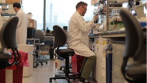 Aduhelm: el controvertido tratamiento contra el alzhéimer aprobado en EU