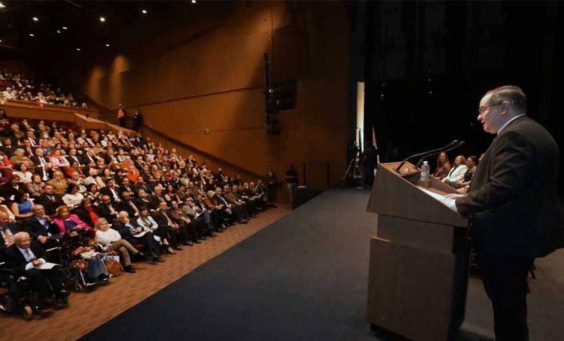 Leonardo Lomelí, rector de la UNAM, preside ceremonia de entrega del Premio Universidad Nacional y el Reconocimiento Distinción Universidad Nacional para Jóvenes Académicos 2024 30 de octubre de 2024/ Foto: Especial