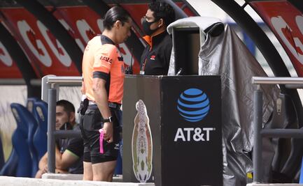 Árbitros de la Liga MX quieren que el VAR haga todo