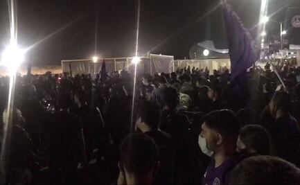 Tras buen control dentro del estadio, afición del Mazatlán provoca un caos fuera del inmueble