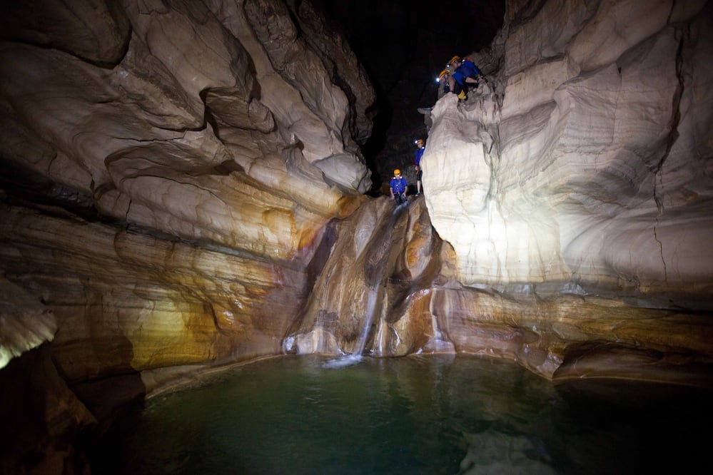 Ubicado a 20 minutos de Chiapas, puedes hacer saltos al agua dentro de la cueva "El Chorreadero". (Foto: Cortesía Petra Vertical)
