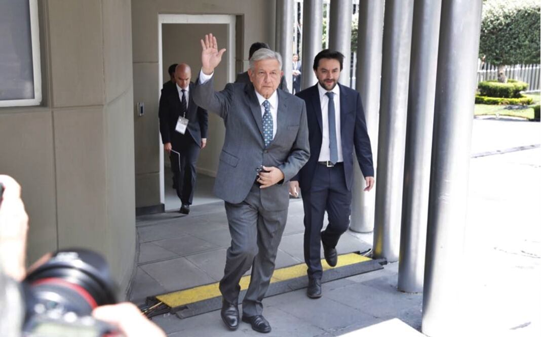 Llegada de  Andrés Manuel López Obrador al Tribunal Electoral del Poder Electoral de la Federación. Foto: Luis Cortés/EL UNIVERSAL