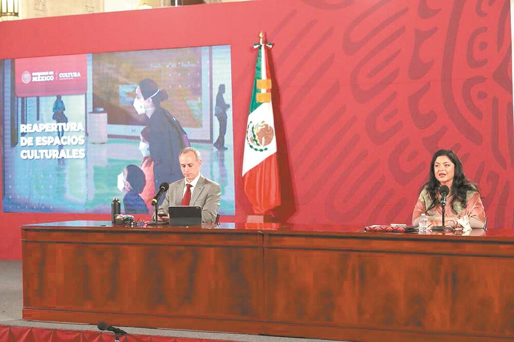 Hugo López-Gatell, subsecretario de Salud, y Alejandra Frausto, secretaria de Cultura, ayer en conferencia desde Palacio Nacional. Foto: Juan Boites. El Universal