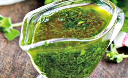 Qué es el chimichurri y cómo se prepara